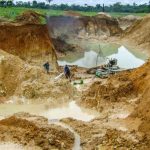 Projeto suspende norma do governo que tornou mineração serviço essencial